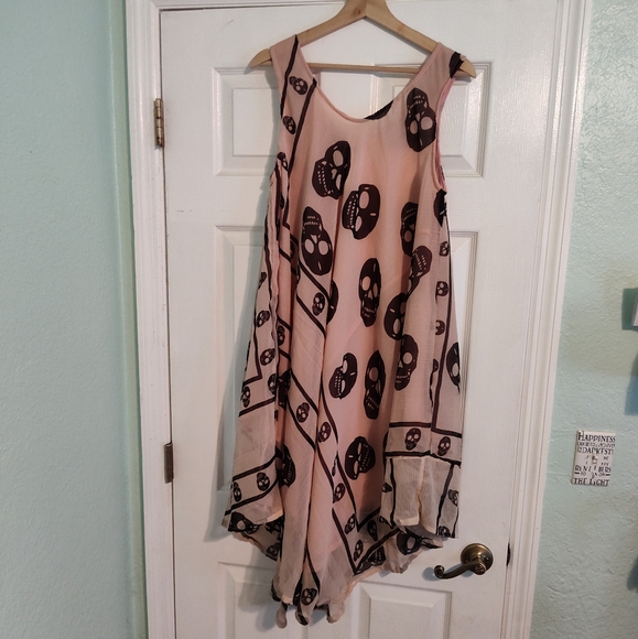 NWT Royal Paisley One Size Fits Most Pink with Skull Chiffon Tank Top - Picture 1 of 5